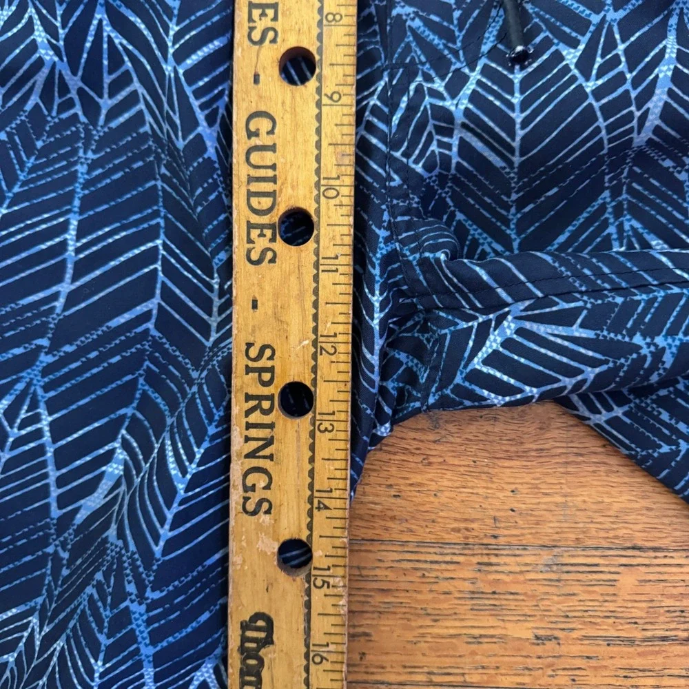 Surfside Supply Mens Blue Geometric Leaf Print Swim Trunks Small 6.5 Inseam